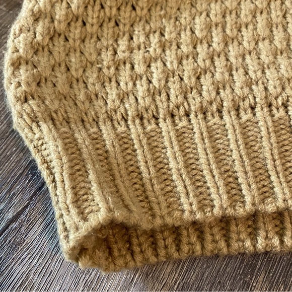 FASHION NOVA Golden Cropped Oversized V-Neck Knit Sweater Size Small - Picture 4 of 8
